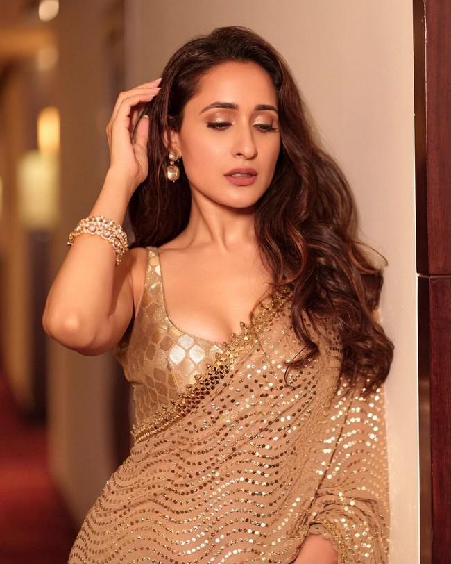 Pragya Jaiswal 10