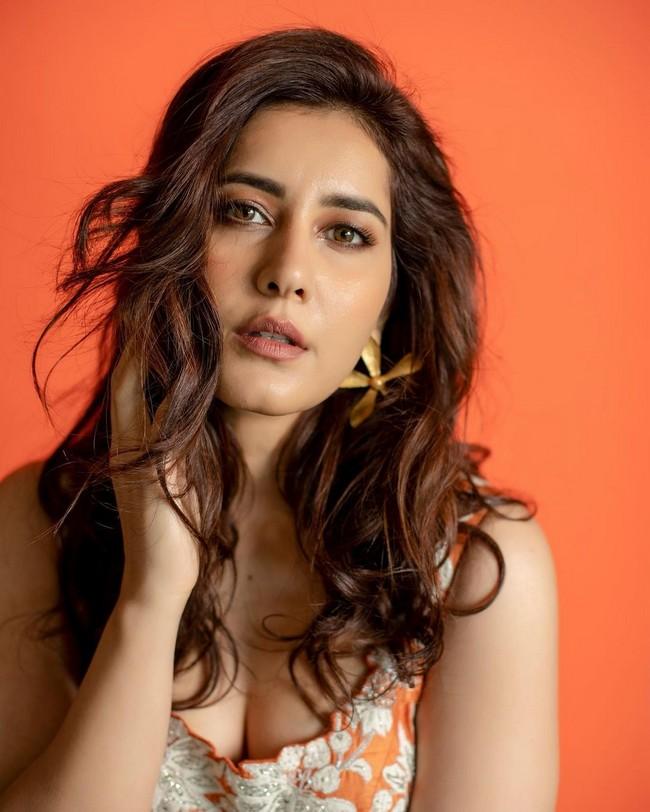 Raashii Khanna 11