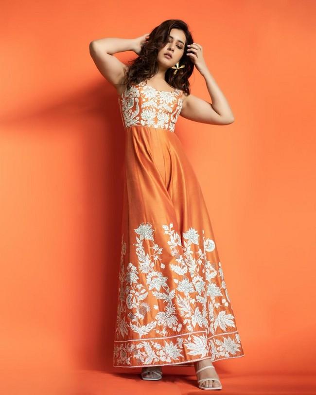 Raashii Khanna 8