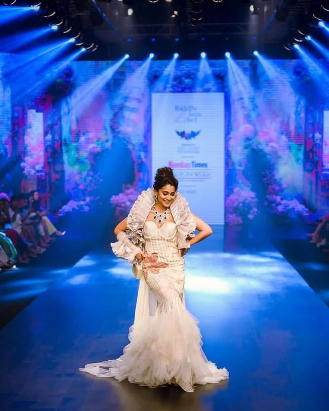 Shriya Saran 17