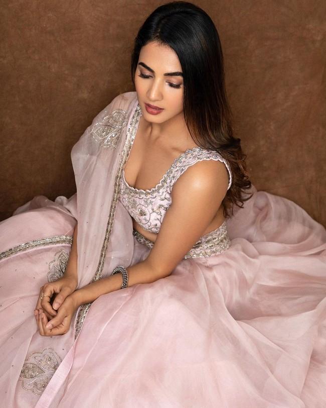 Sonal Chauhan 5