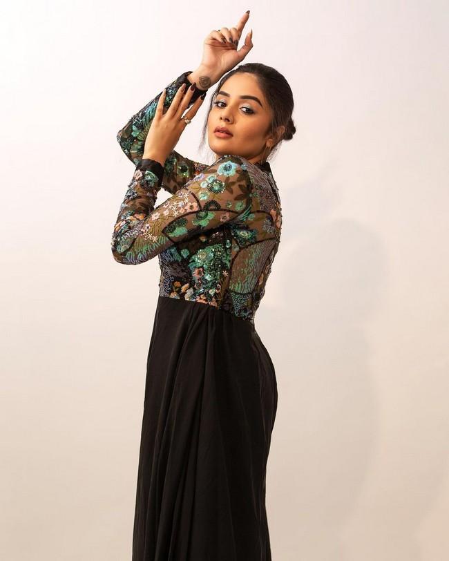 Sreemukhi 4