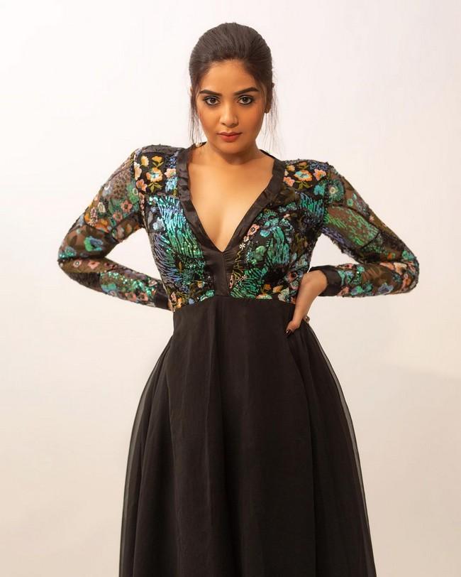 Sreemukhi 5