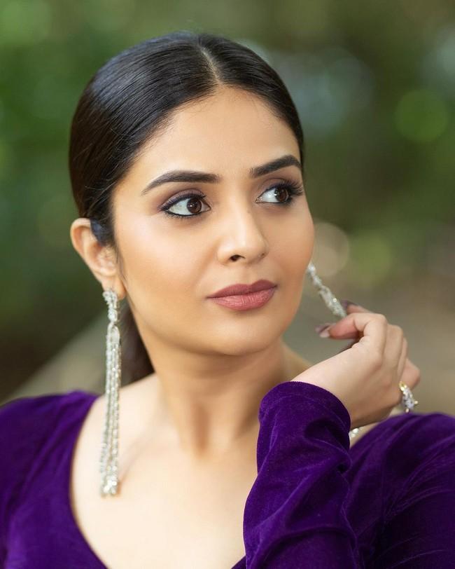 Sreemukhi 3