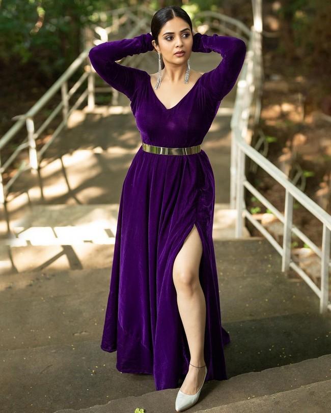 Sreemukhi 6