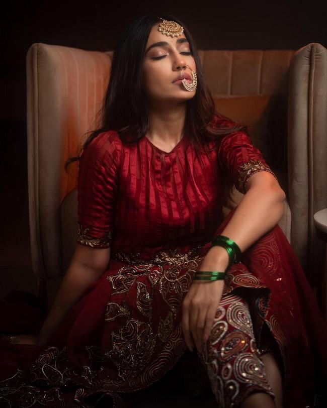 Surbhi Jyoti 17
