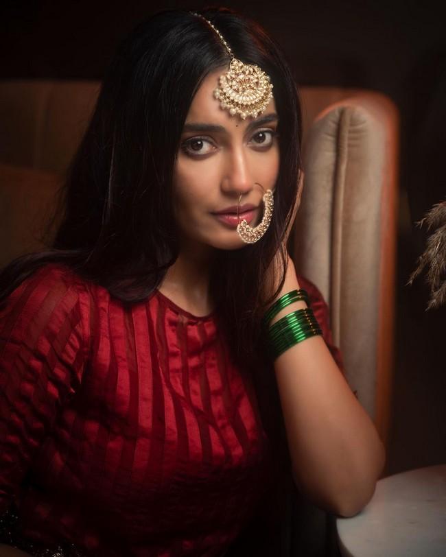 Surbhi Jyoti 18