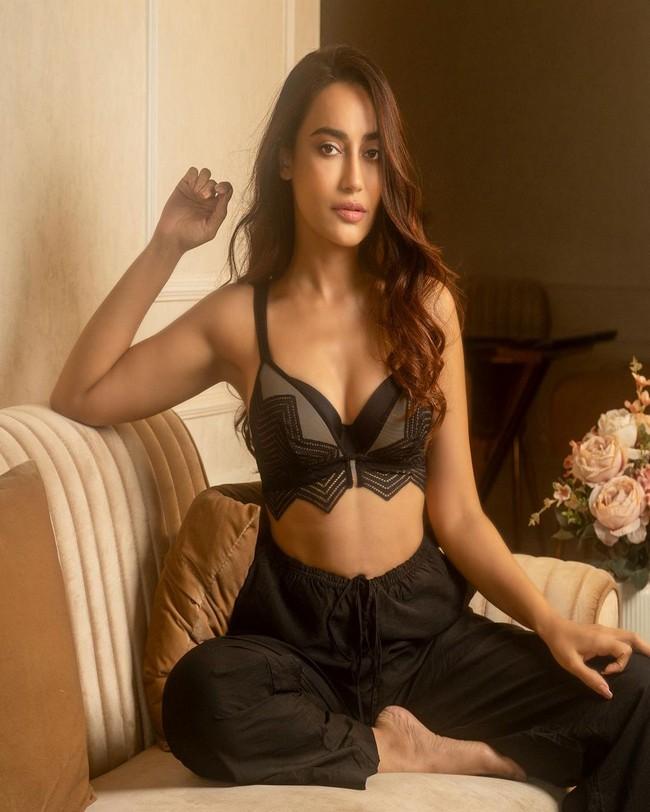 Surbhi Jyoti 7