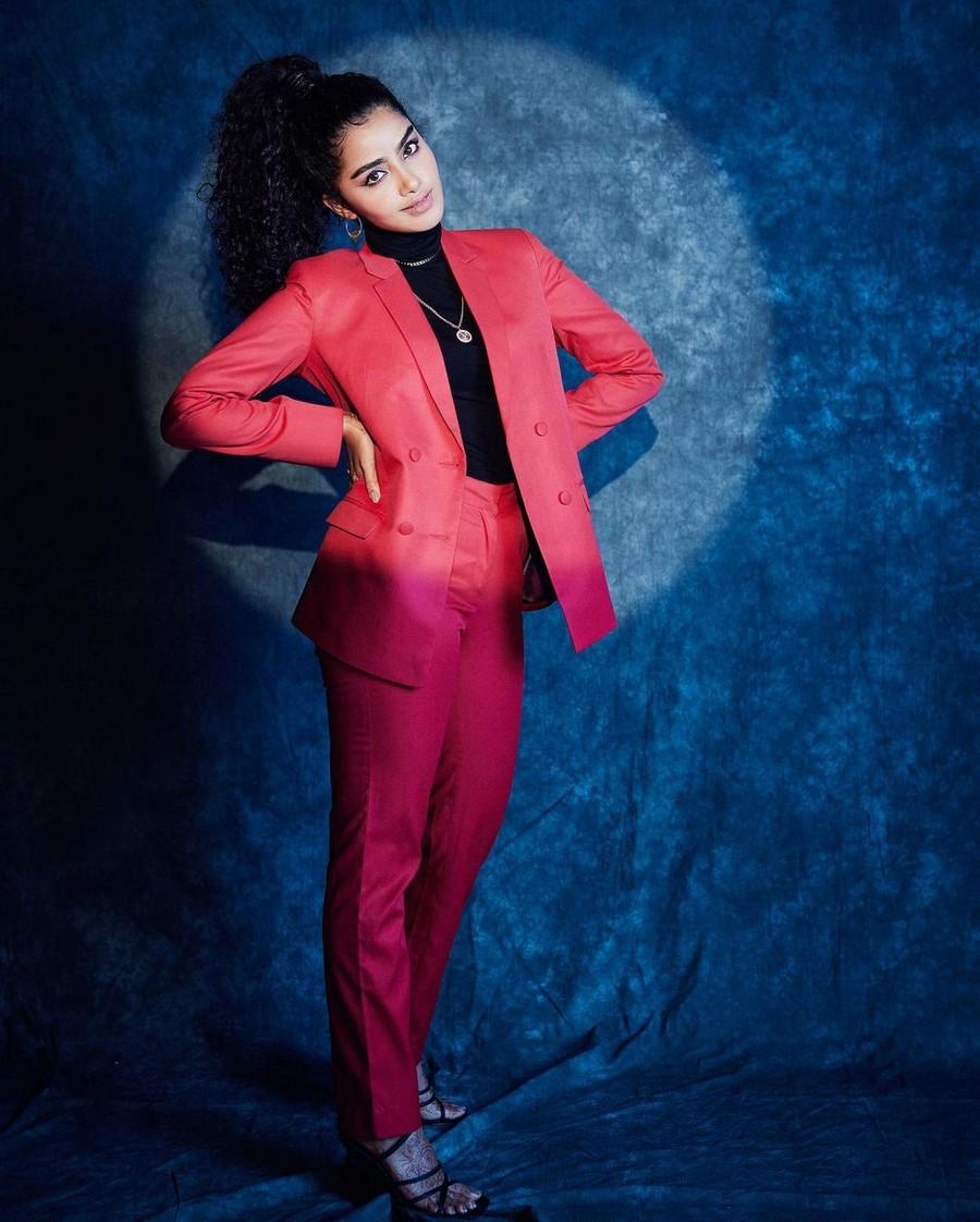 Anupama Parameswaran 6