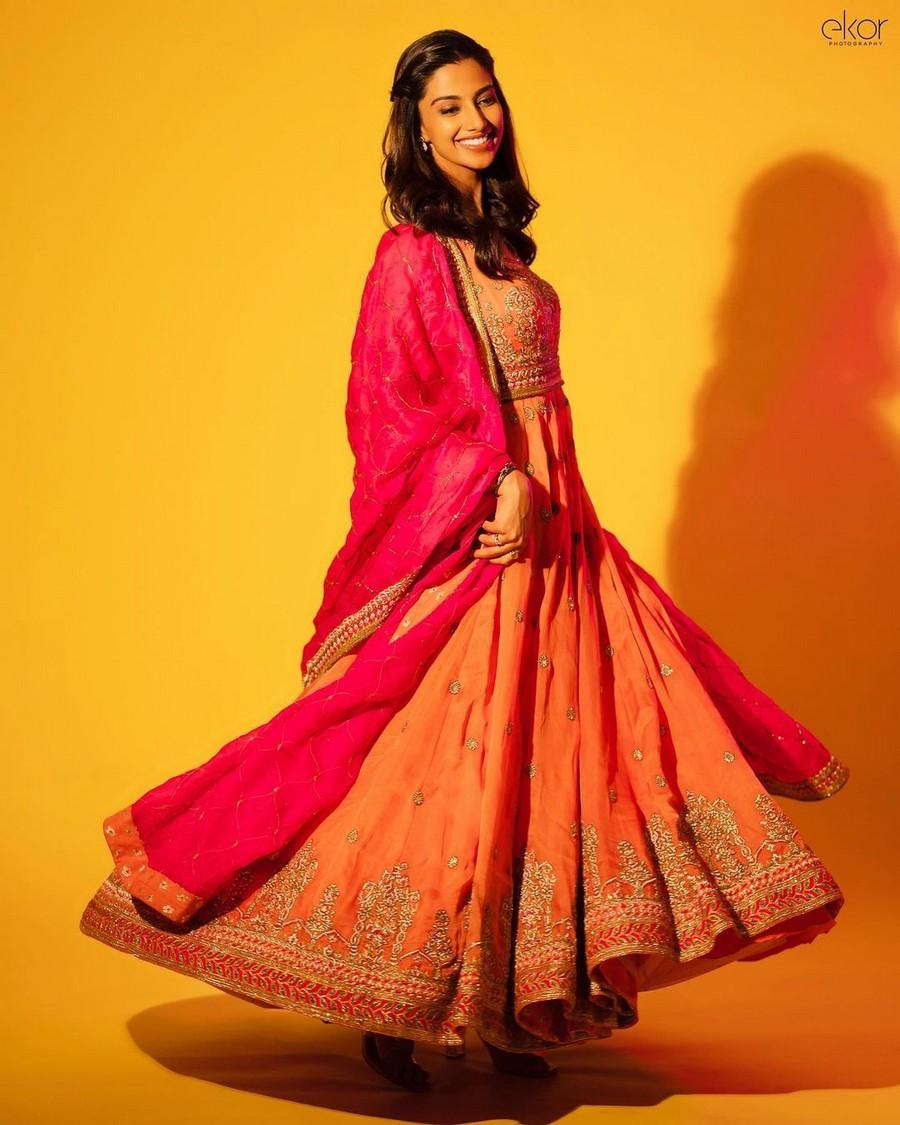 Meenakshii Chaudhary 10