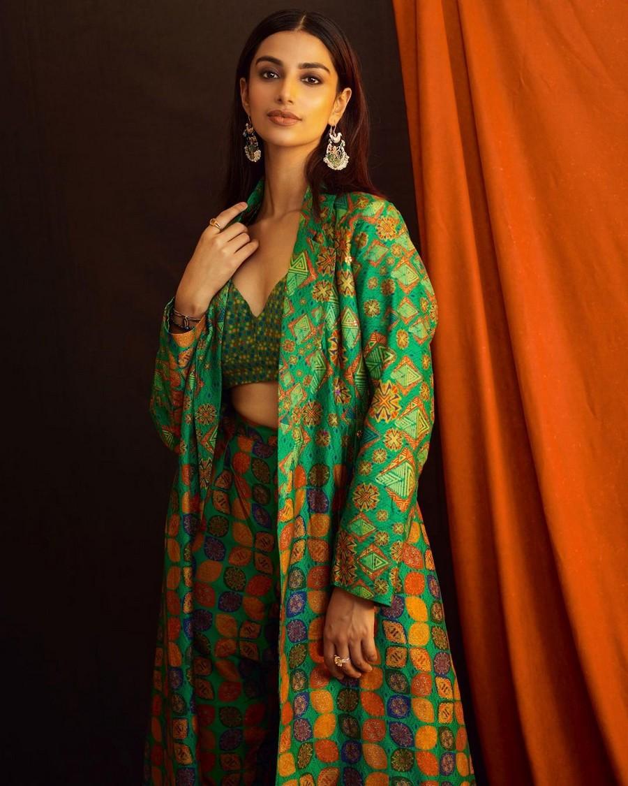 Meenakshii Chaudhary 3