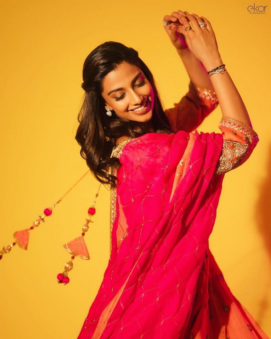 Meenakshii Chaudhary 9