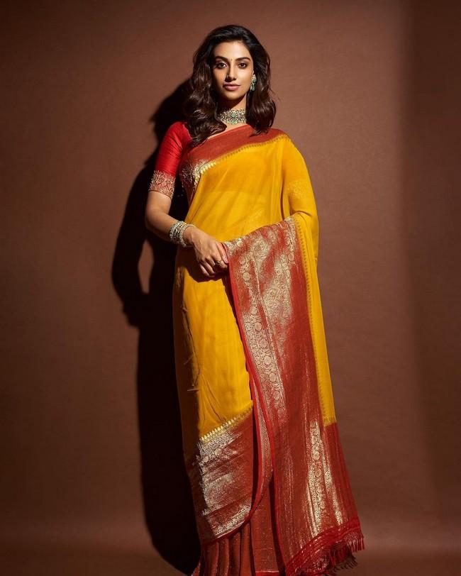 Meenakshii Chaudhary 3