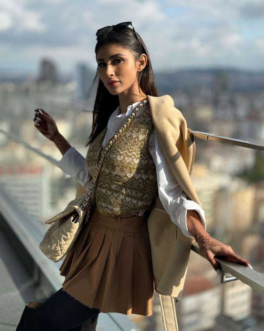 Mouni Roy 10