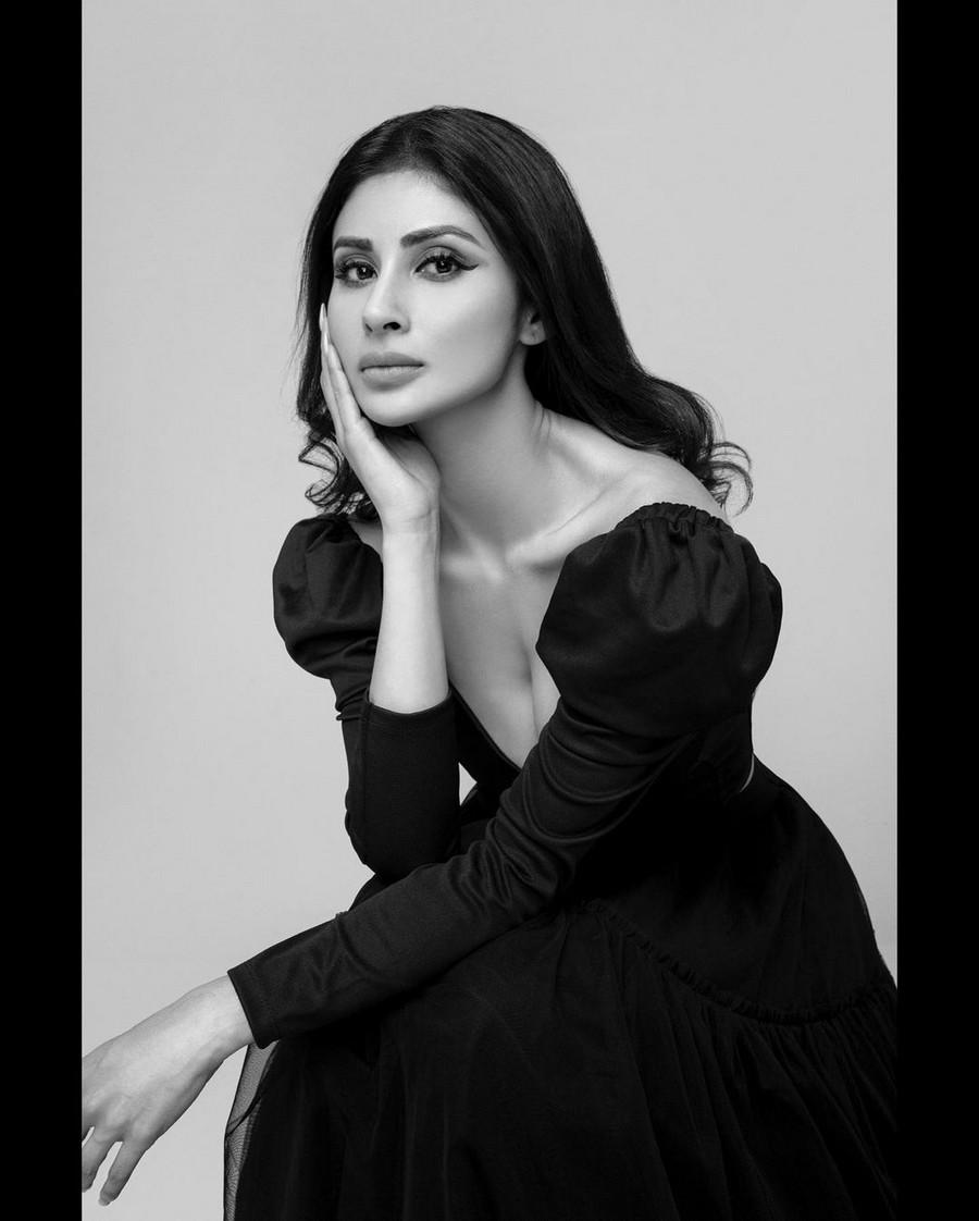 Mouni Roy 3
