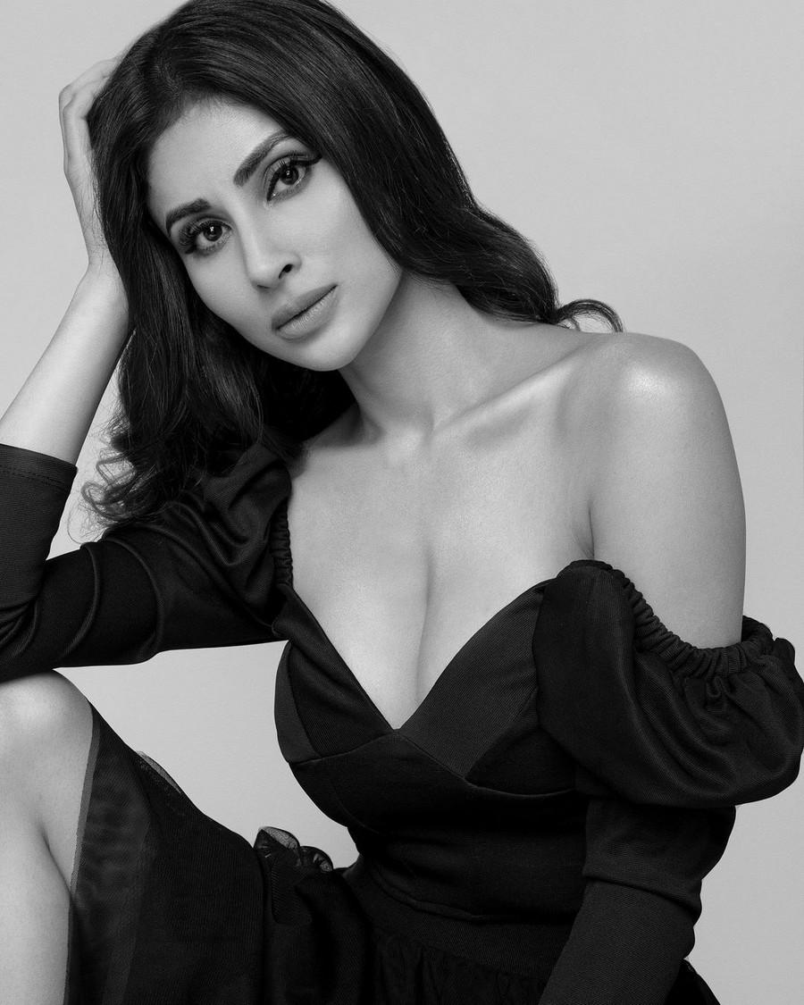 Mouni Roy 4