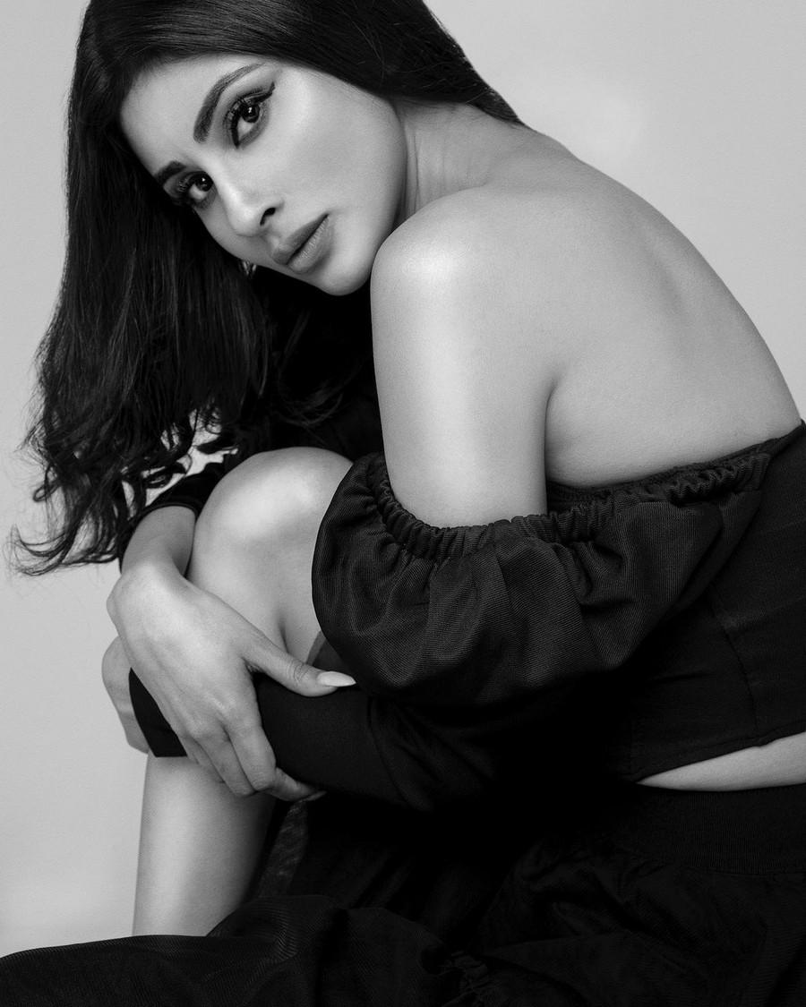 Mouni Roy 5