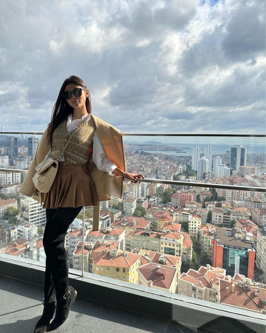 Mouni Roy 8