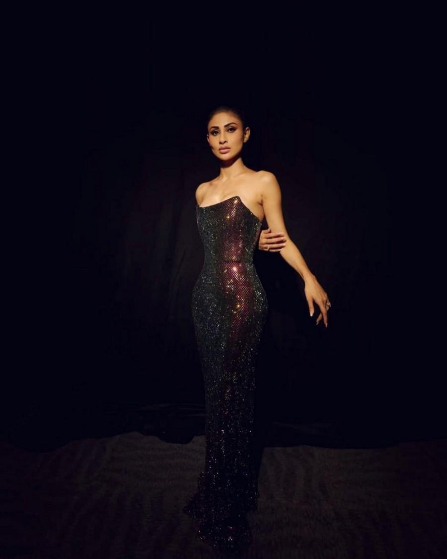 Mouni Roy 9