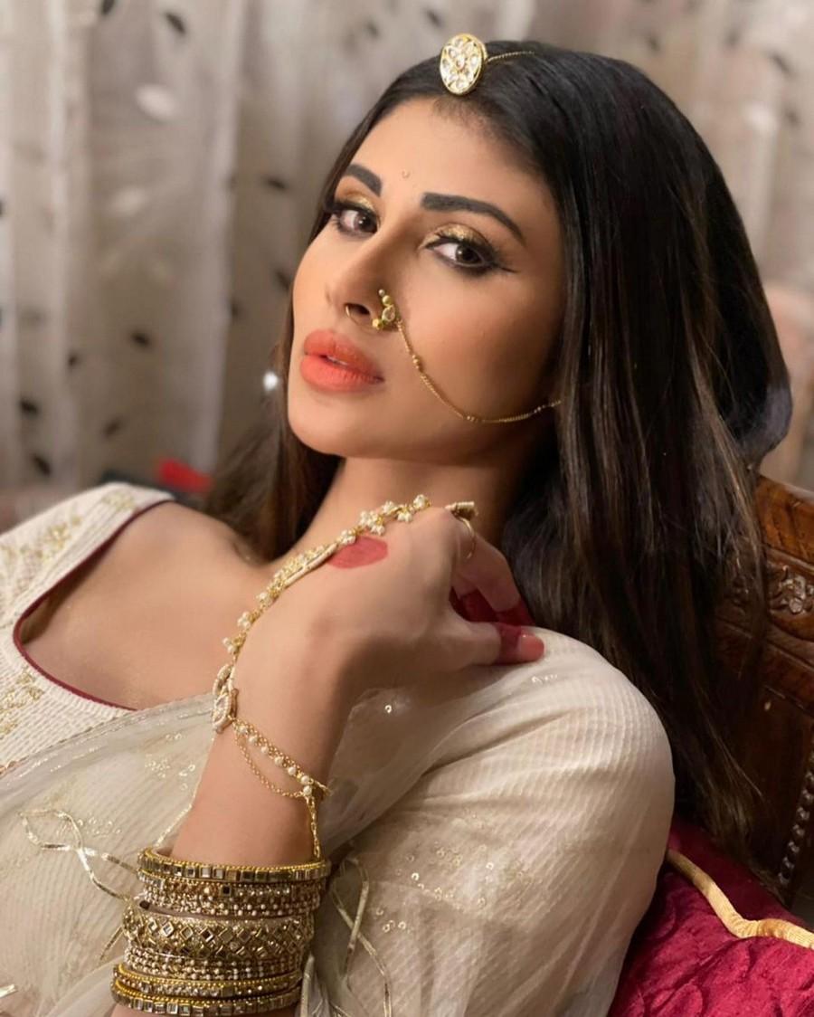 Mouni Roy 10