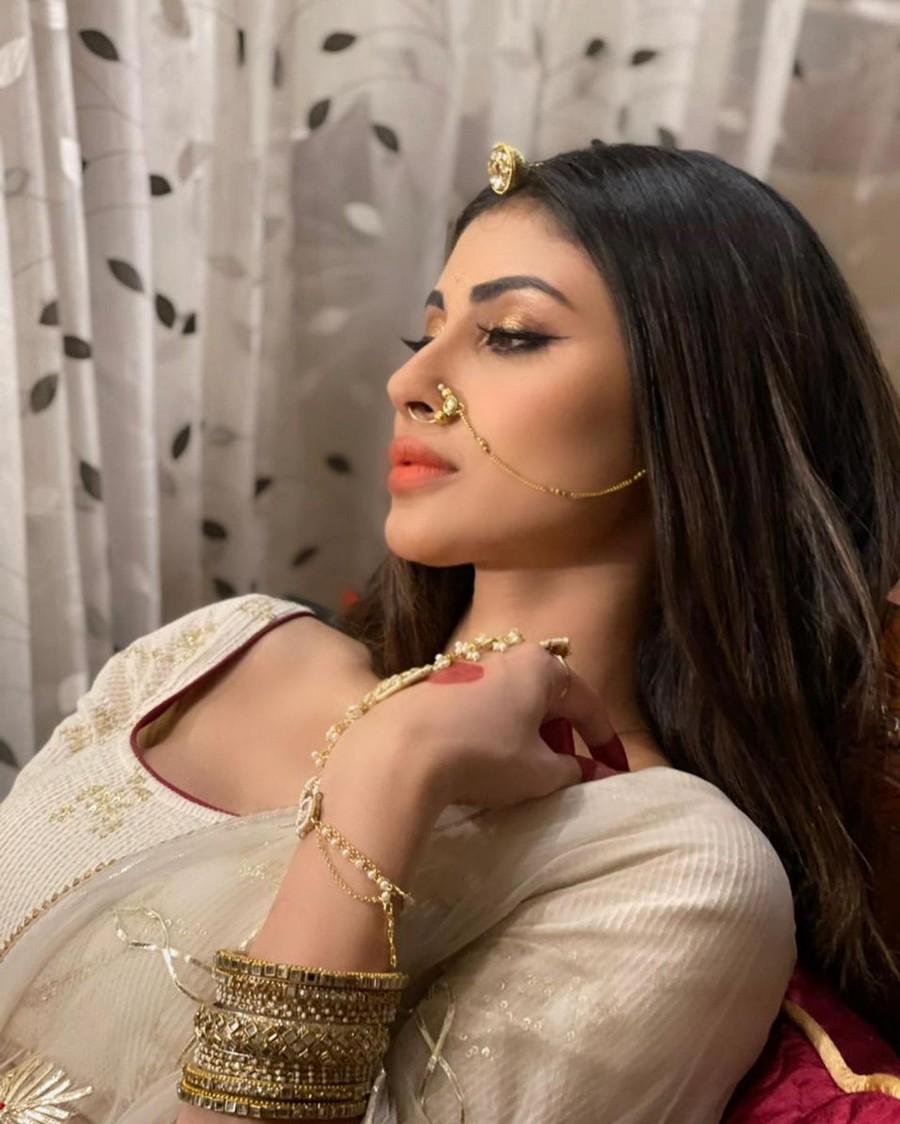 Mouni Roy 11