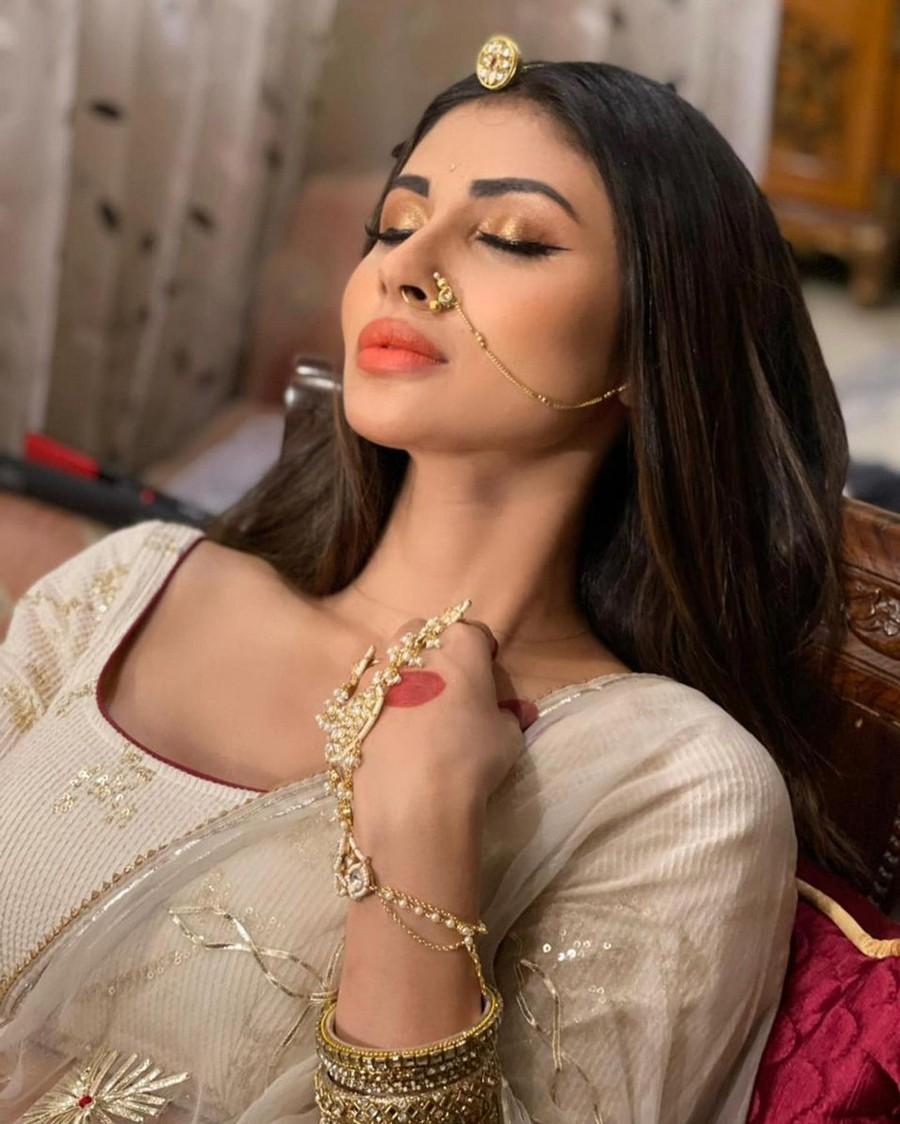Mouni Roy 12