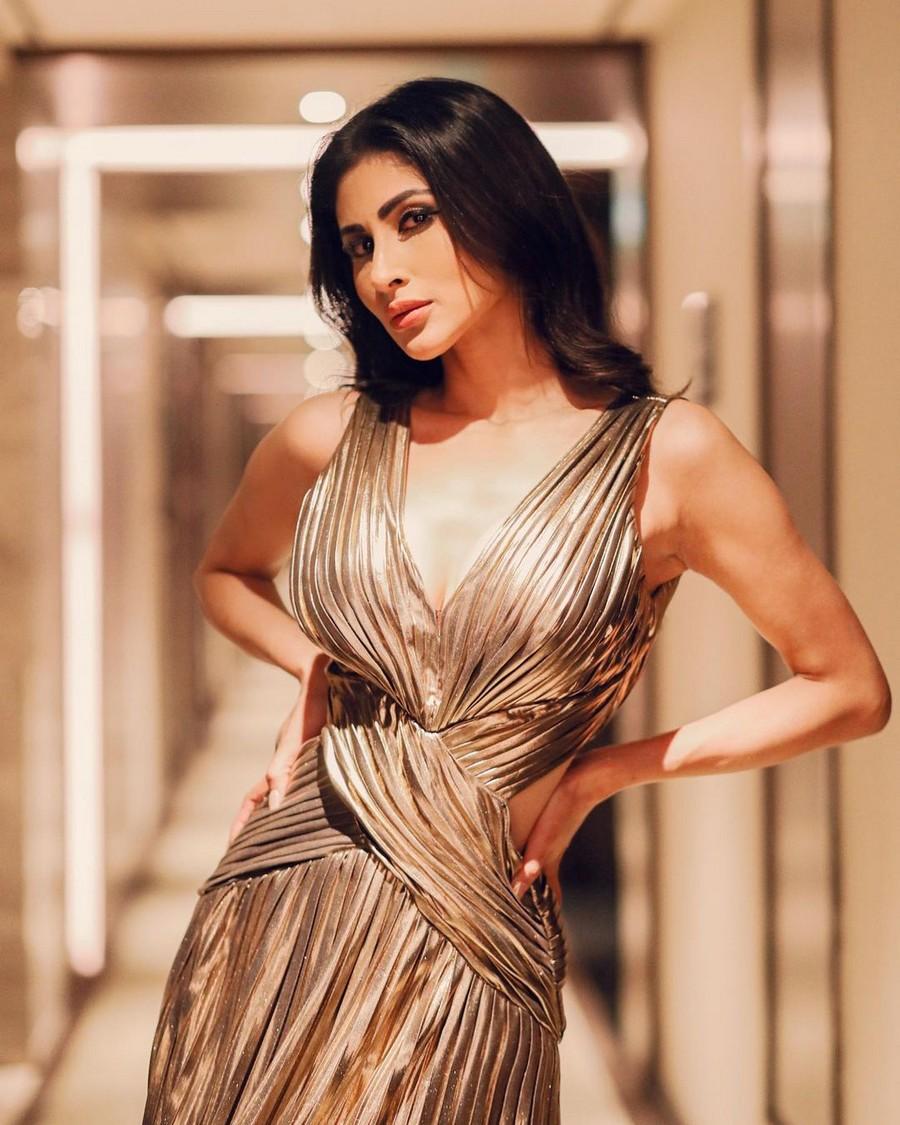 Mouni Roy 5