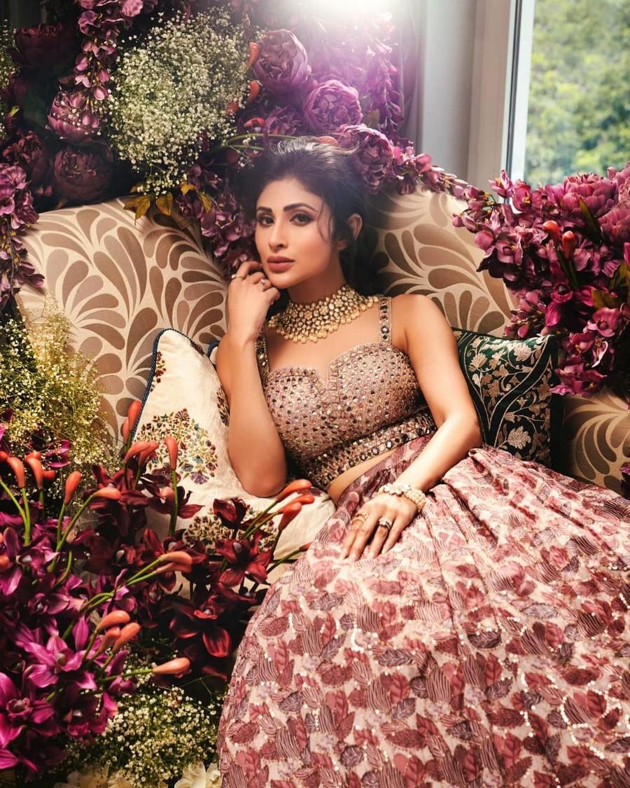 Mouni Roy 9