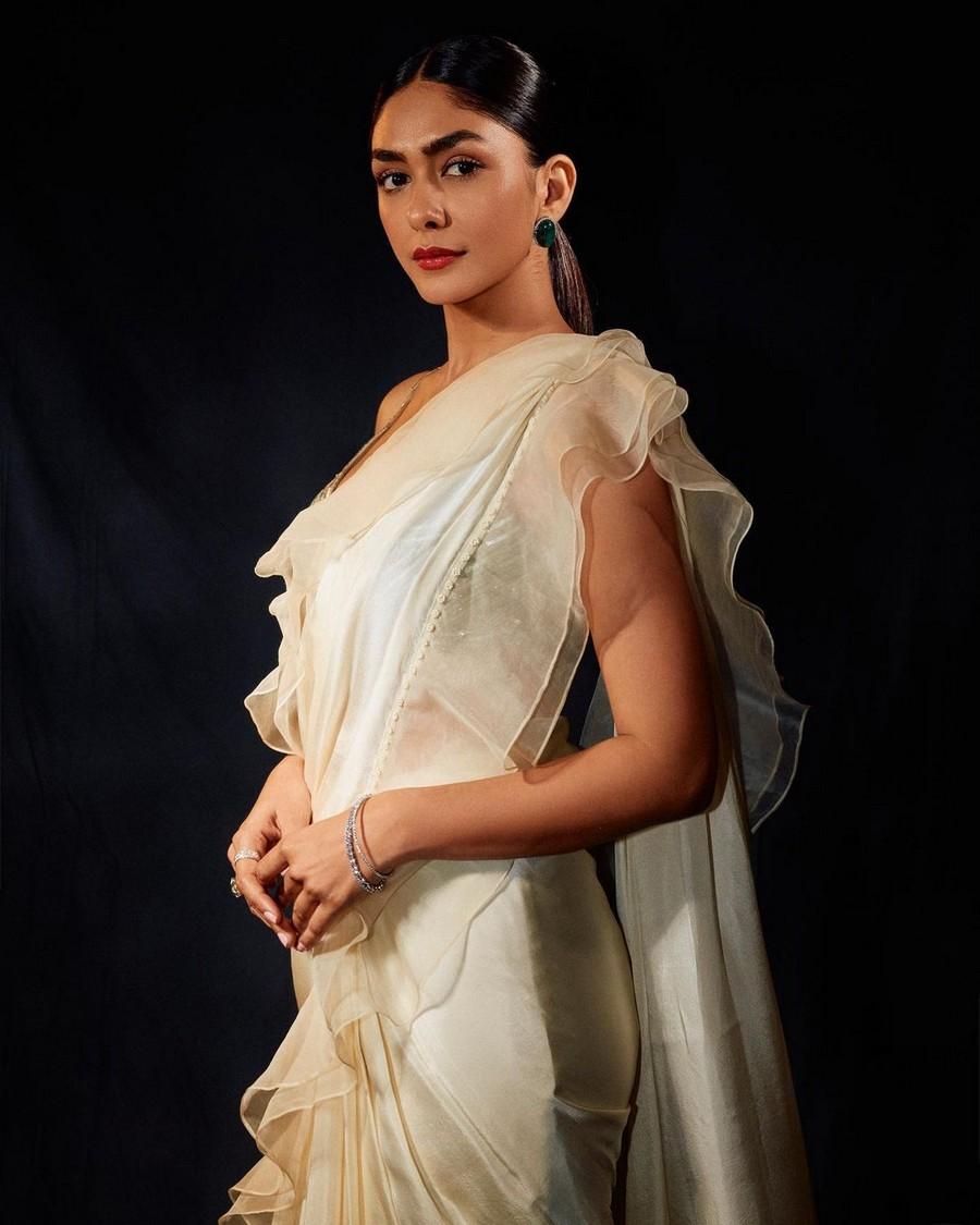 Mrunal Thakur 5