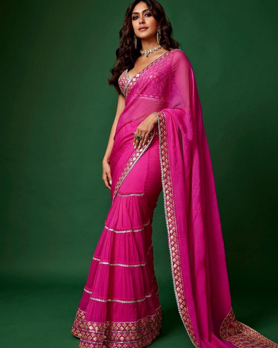 Mrunal Thakur 8