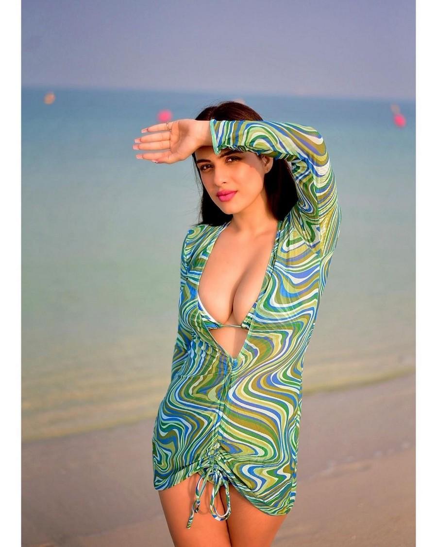 Pooja Hegde 15