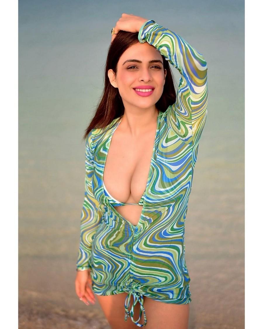 Pooja Hegde 19