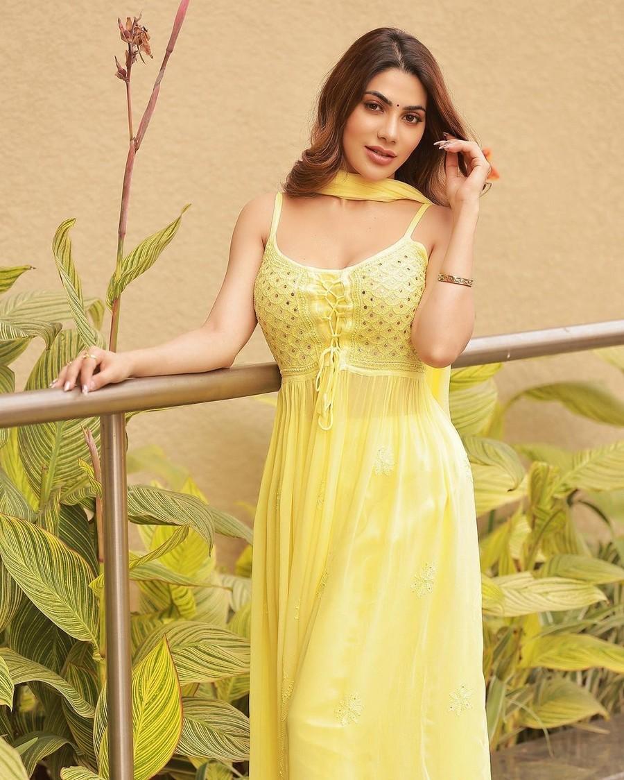 Nikki Tamboli 4