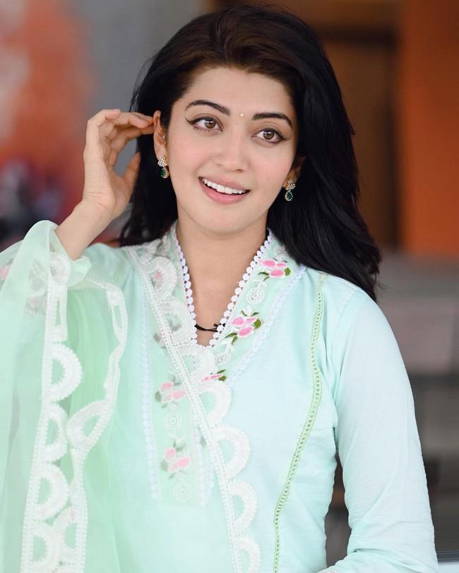 Pranita Subhash 10