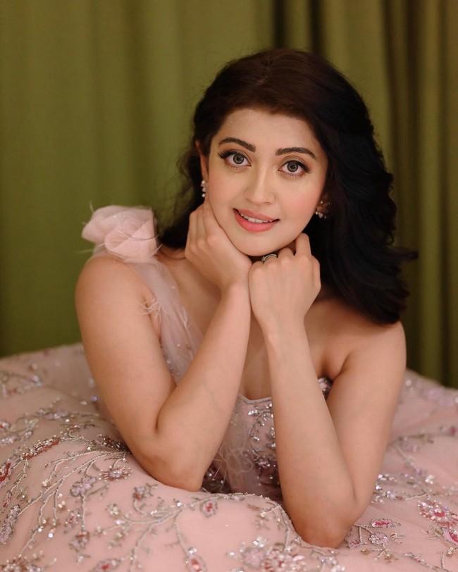 Pranita Subhash 6