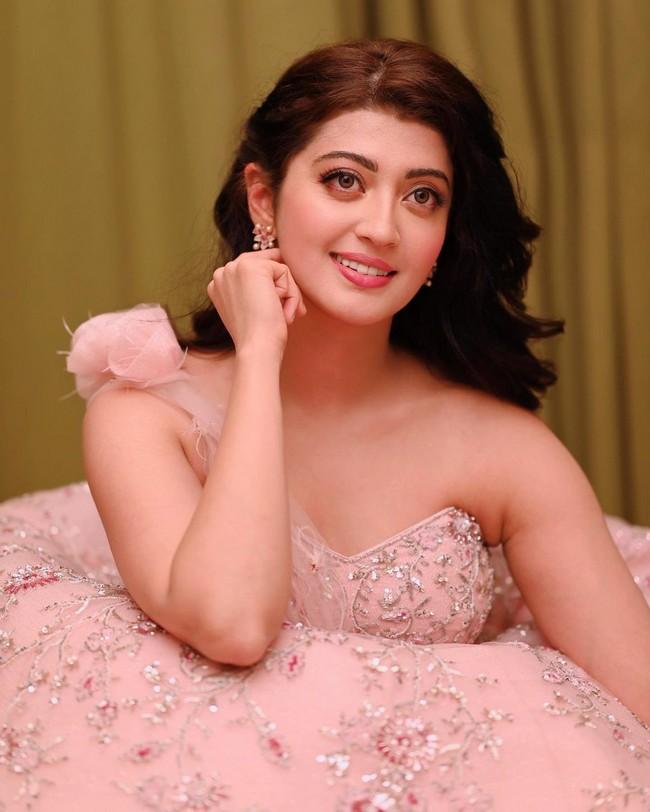 Pranita Subhash 7