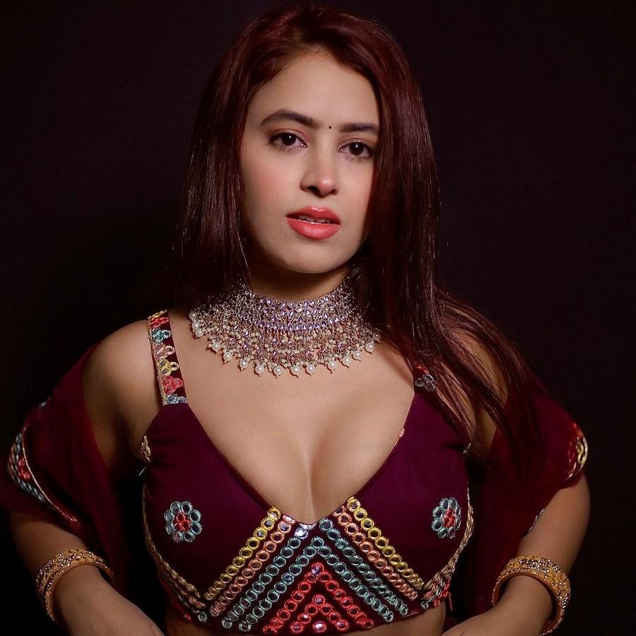 Shobhita Rana 12