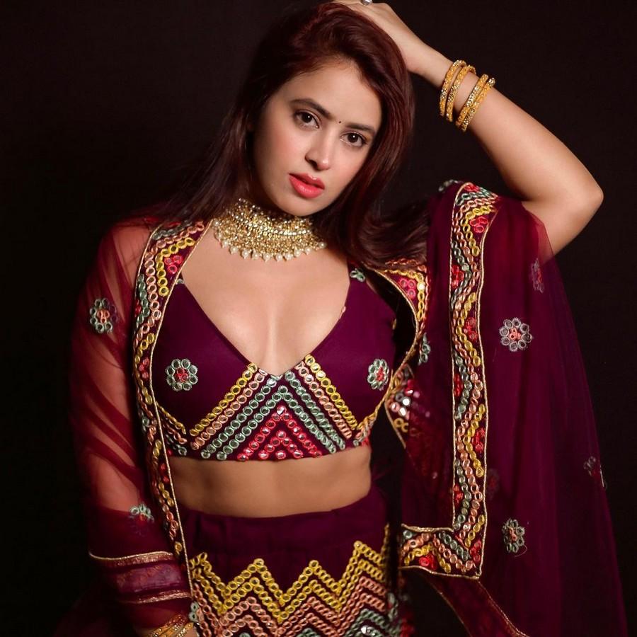 Shobhita Rana 8