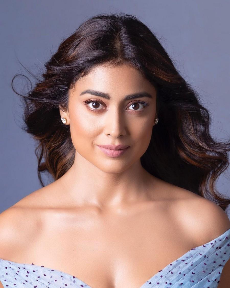 Shriya Saran (4)