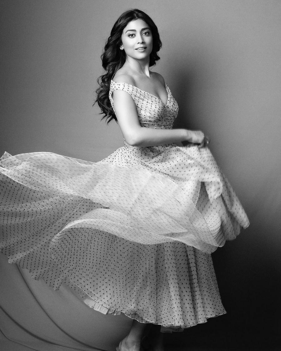 Shriya Saran (5)