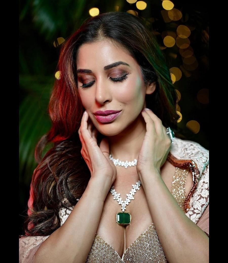 Sophie Choudry 15