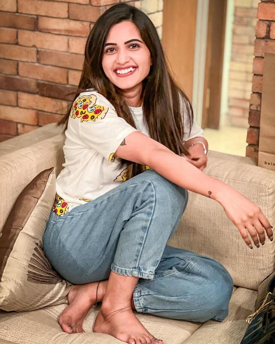 Sravanthi Chokarapu 9