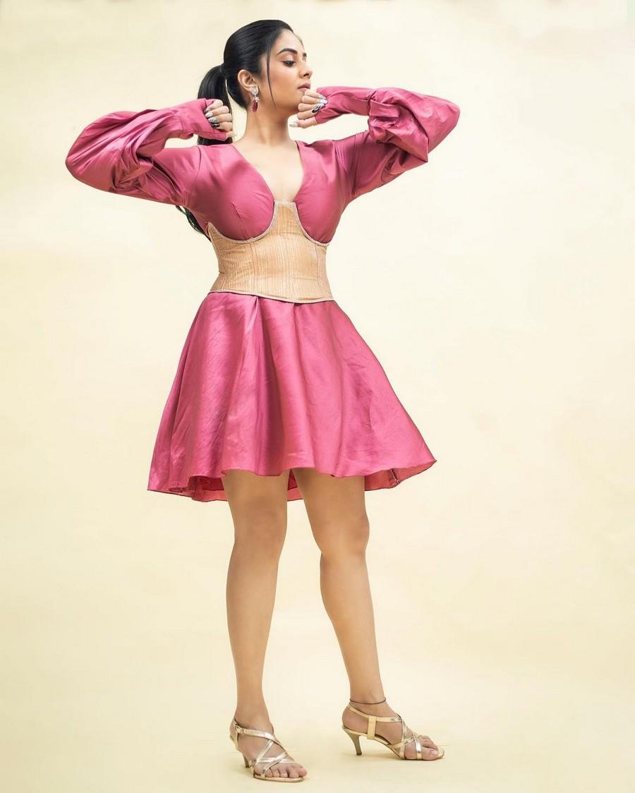 Sreemukhi 2