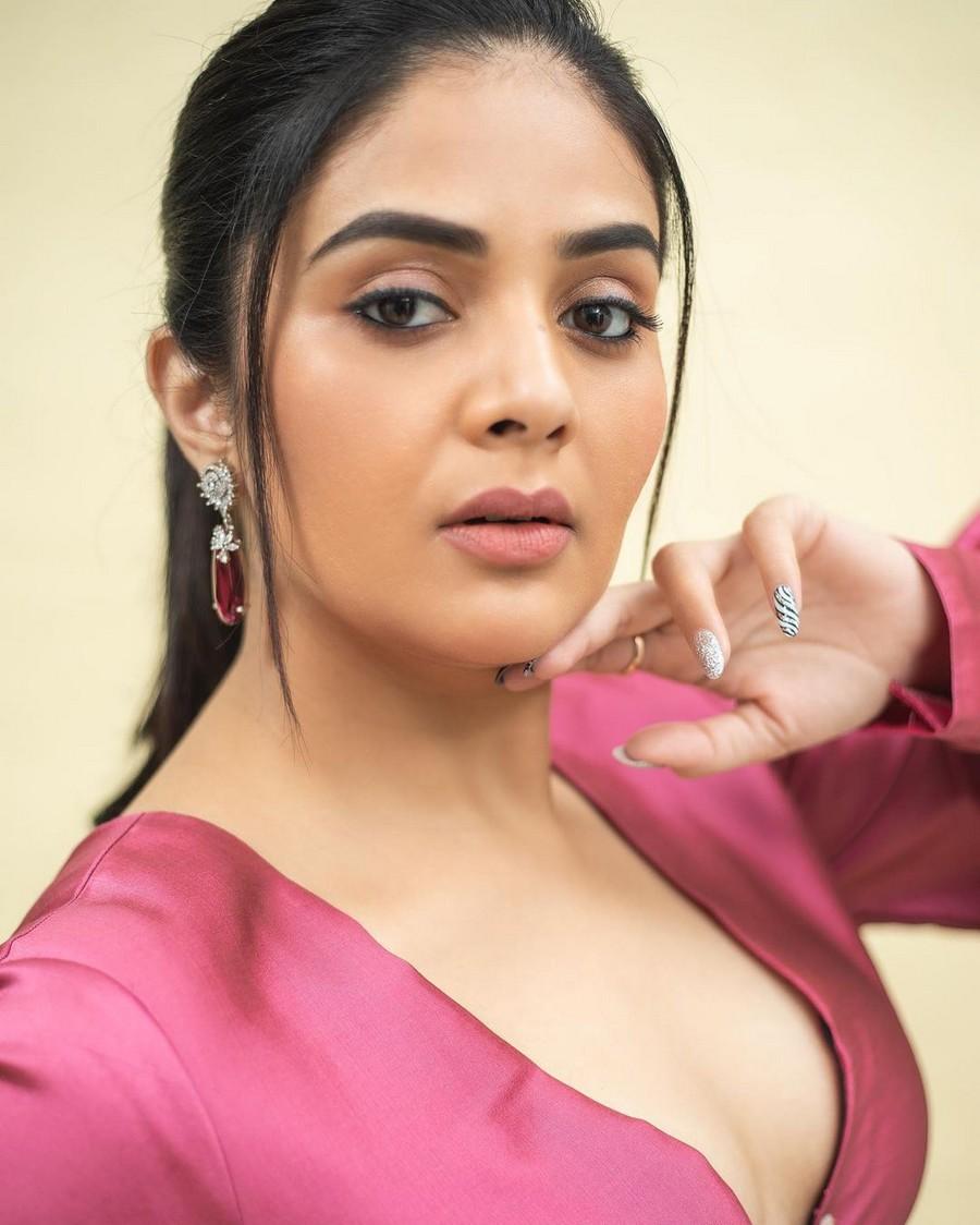 Sreemukhi 3