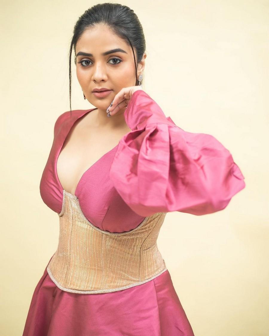 Sreemukhi 4