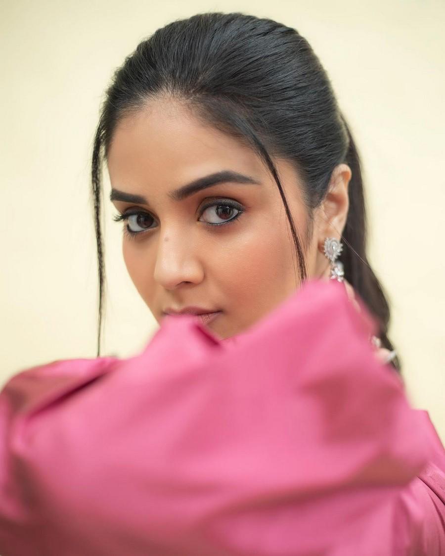 Sreemukhi 8