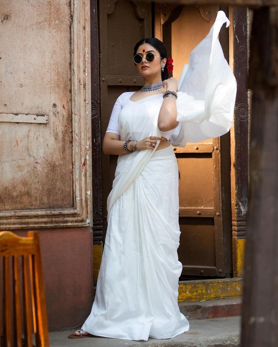 Sreemukhi 2