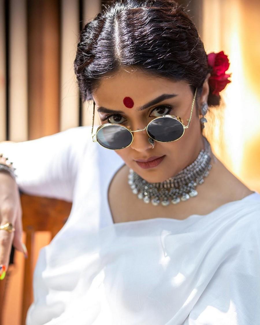 Sreemukhi 5