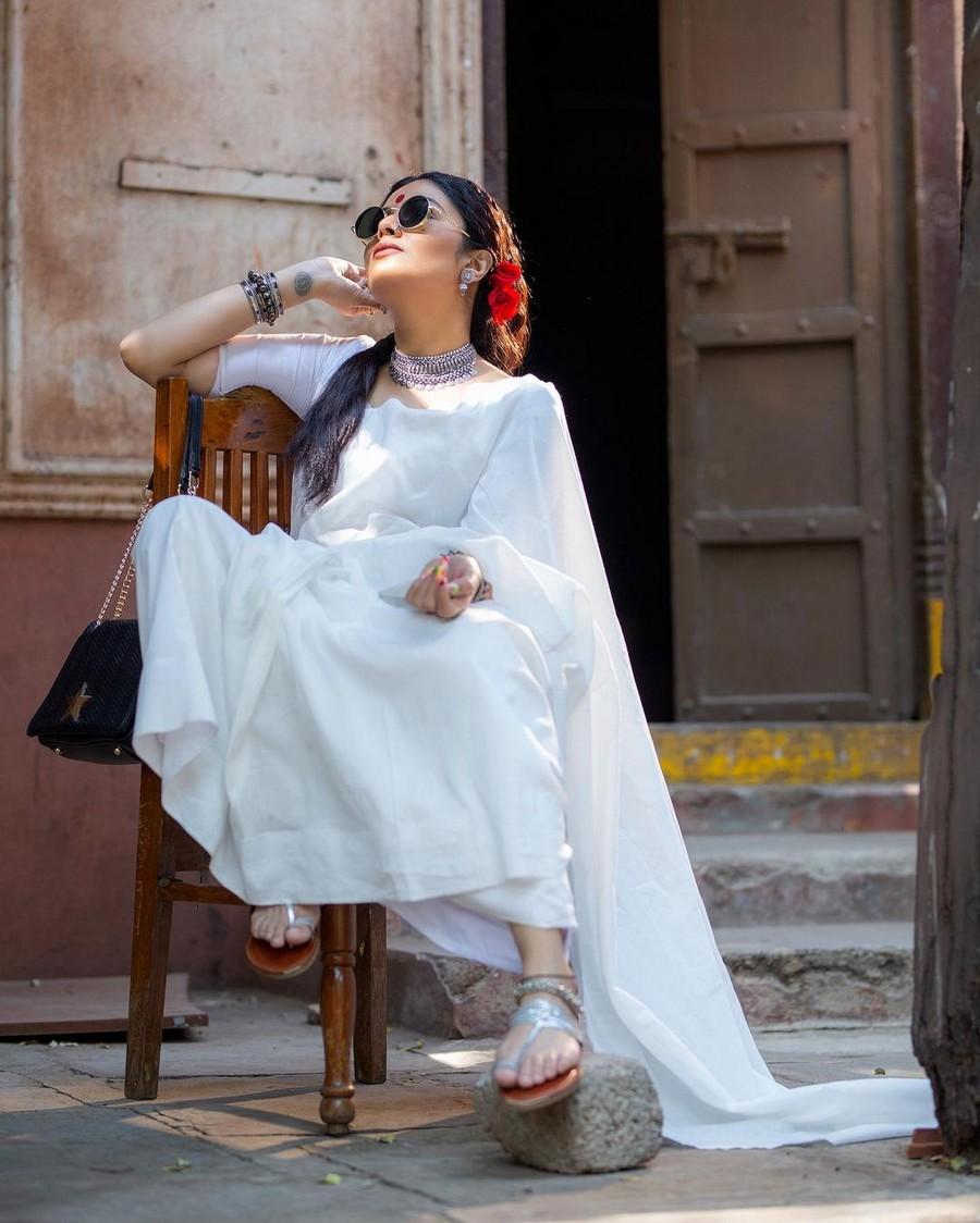 Sreemukhi 6
