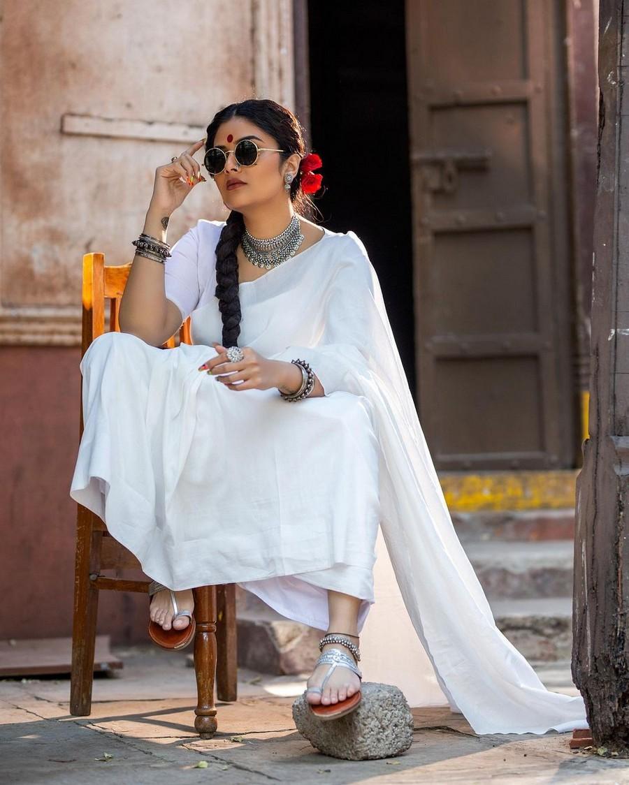 Sreemukhi 8
